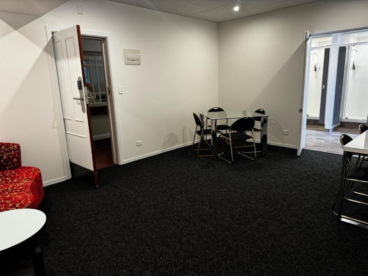 Hotel Waterloo & Backpackers Wellington Exterior photo