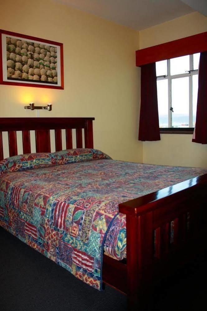 Hotel Waterloo & Backpackers Wellington Exterior photo