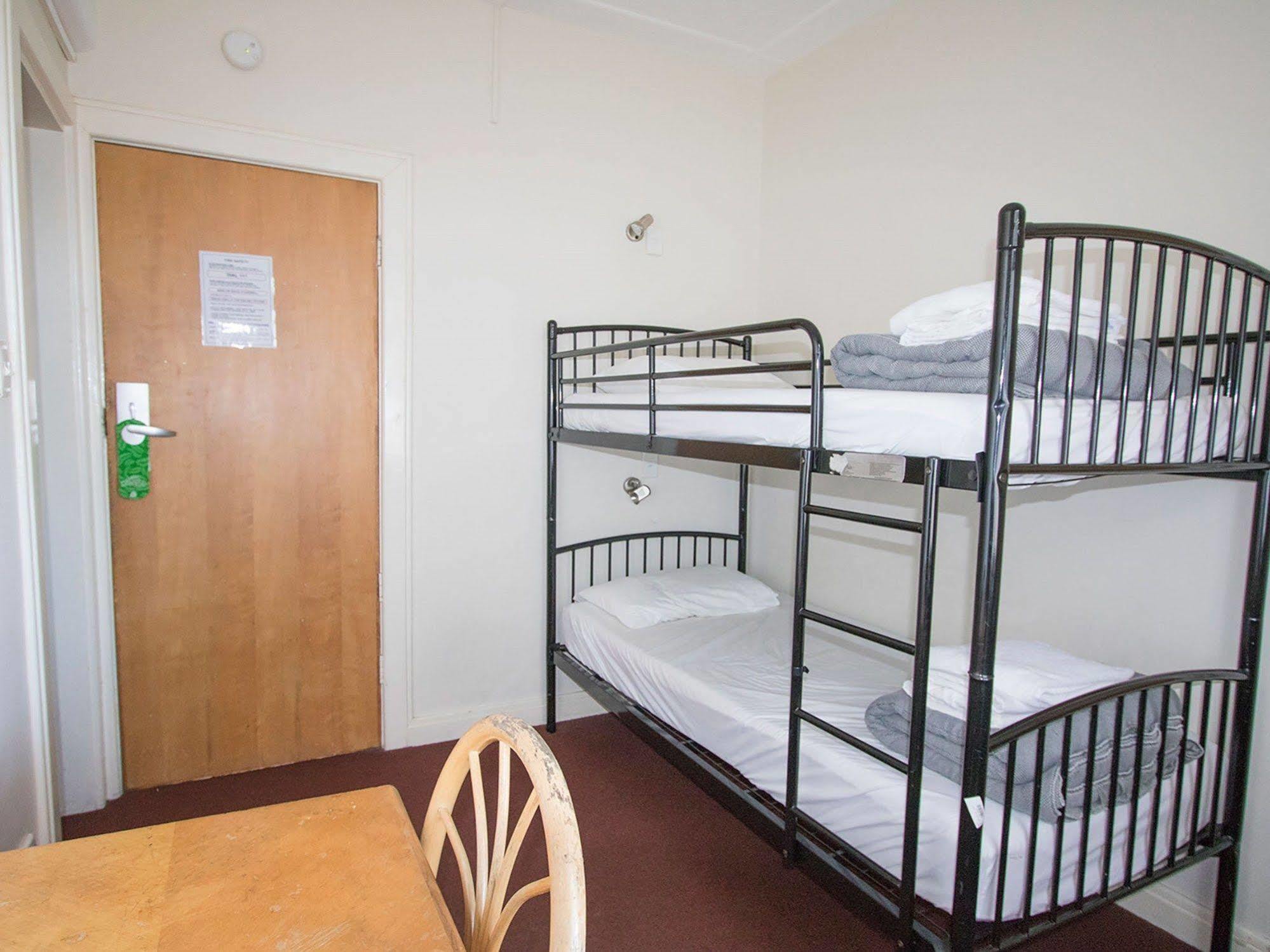 Hotel Waterloo & Backpackers Wellington Exterior photo
