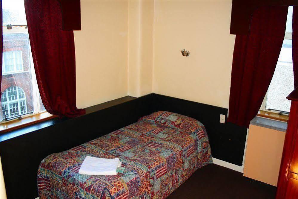 Hotel Waterloo & Backpackers Wellington Exterior photo